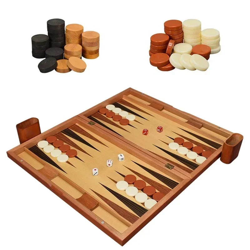 Le coffret ouvert avec les deux jeux de pions, noir et orange, posés de part et d'autre du plateau