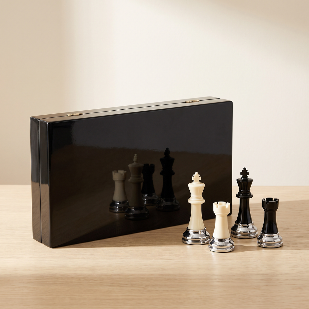 Échiquier pliable 42 cm, plateau laqué marbre et pièces métallisées lestées — rangement